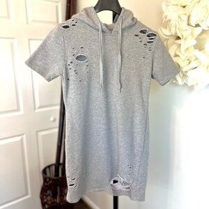 Red Fox Hoodie Sweatshirt Distressed 100% Cotton with Short Sleeves Size Medium